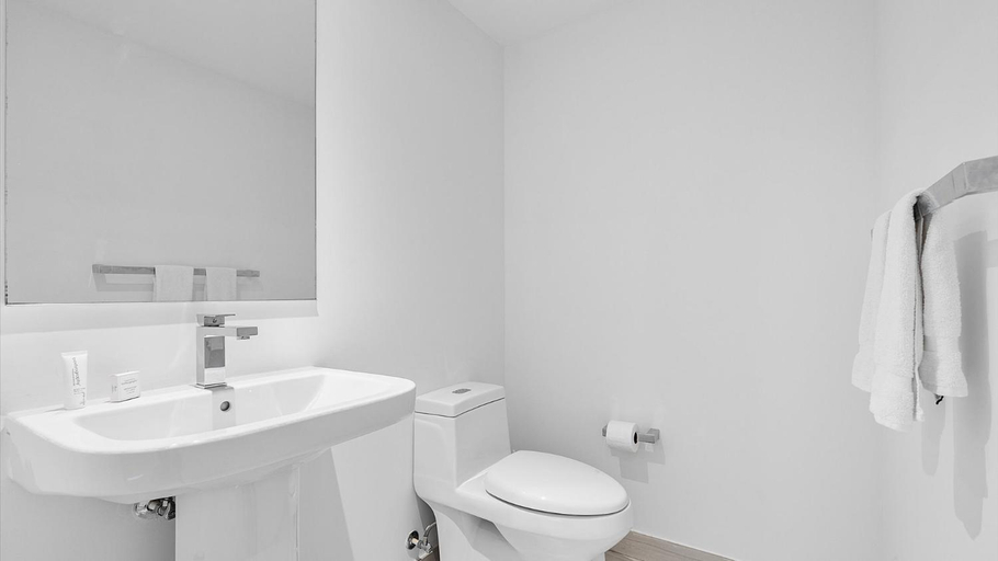 Bathroom 4, Hyde House, Broward