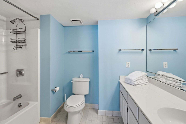Bathroom 3, Shoreham Towers 5C by RedAwning, Horry