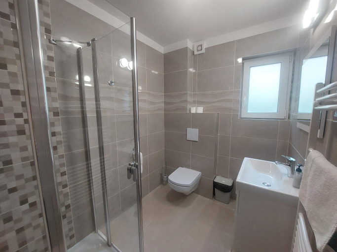 Bathroom 3, Anton Apartmanhaz, Balatonfüred