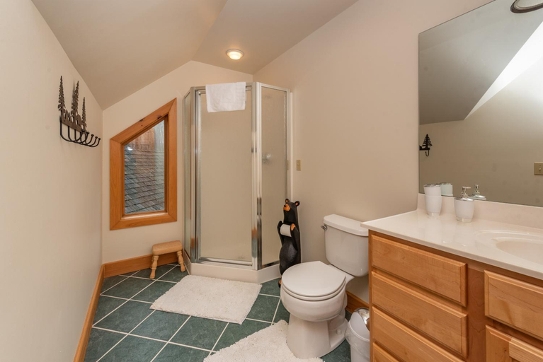 Bathroom 4, Tips Up by Railey Vacations, Garrett