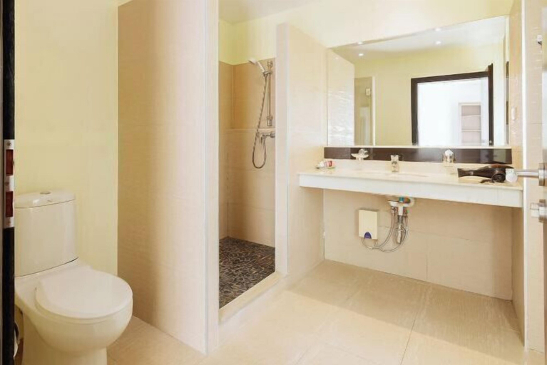 Bathroom 4, Siam Royal View Resort Apartments, Koh Chang