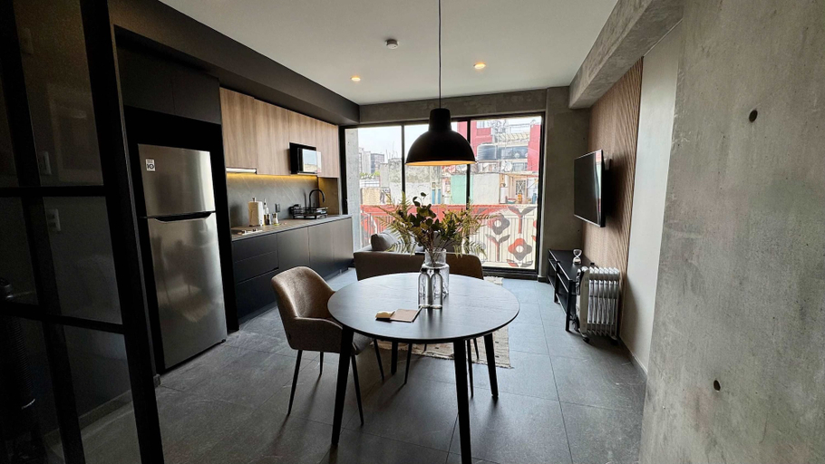 Room 5, w Tasteful 1BR w Private Balcony in Tabacalera, Mexico City