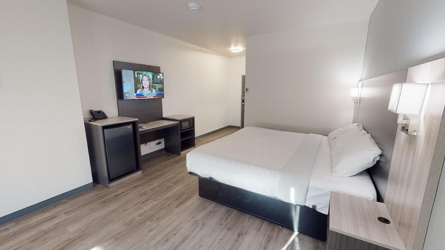 Bedroom 3, Bevens Creek Inn - Stay Suites, Carver