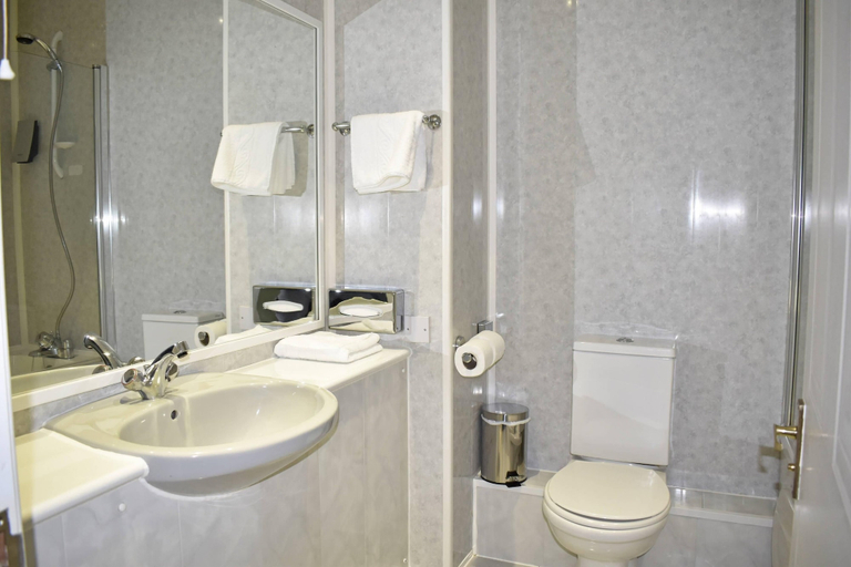 Bathroom 5, Quality Hotel Coventry, Coventry