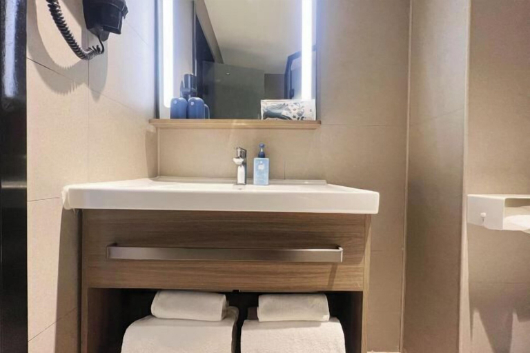 Bathroom 4, HanTing Hotel (Qinhuangdao Development Zone Yanshan University), Qinhuangdao