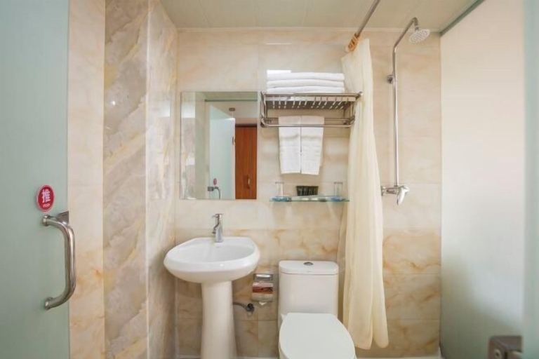 Bathroom 3, Binyue Hotel (East Building), Hohhot
