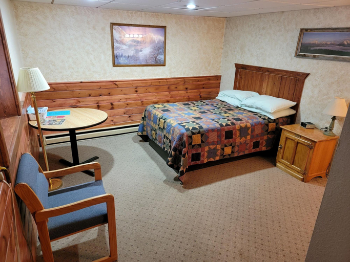 Bedroom 2, The Hulett Motel, Crook