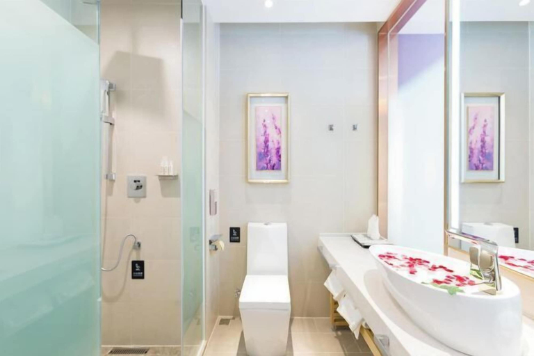 Bathroom 3, Lavande Hotel (Beijing Guomao), Beijing