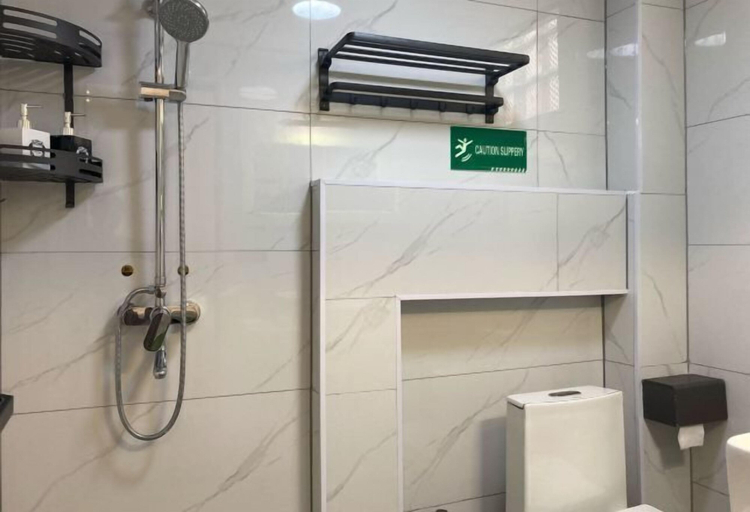 Bathroom 3, Vip Kingson Guest House, Chomphet