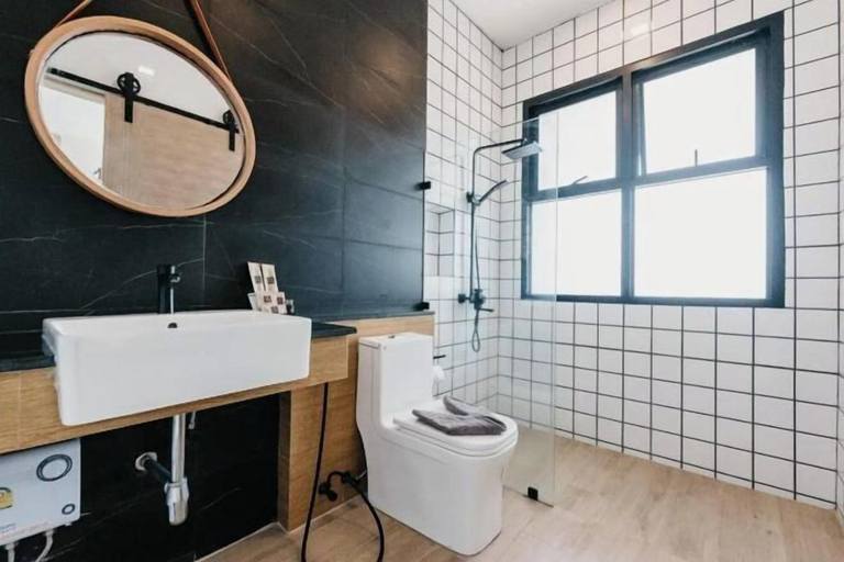 Bathroom 5, The Posh Khao Kho, Khao Kho