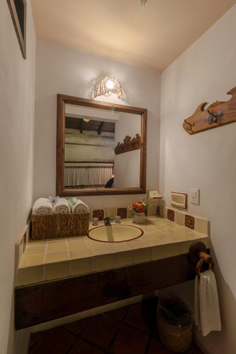 Bathroom 4, Casa Huitsiki, Zoquiapan