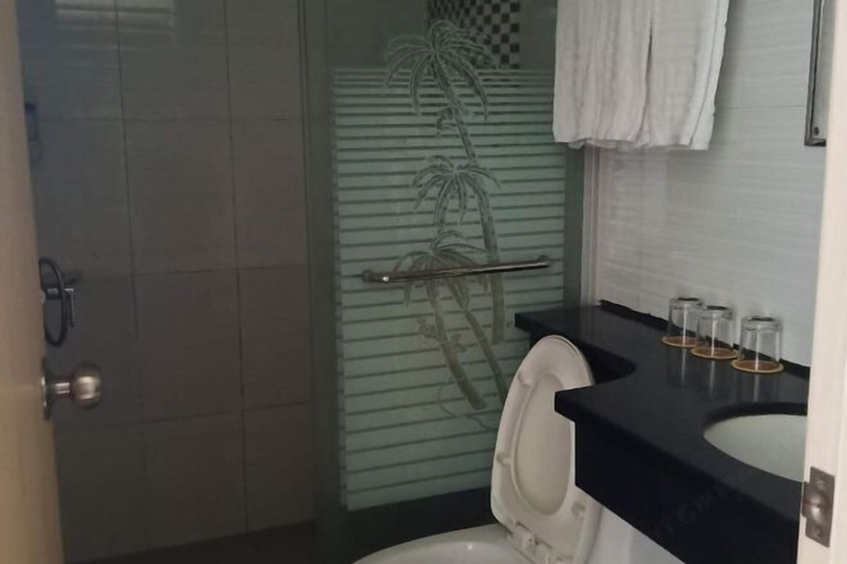 Bathroom 3, Jinqilin Hotel (Shanghai Xuanqiao), Shanghai