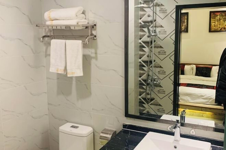 Bathroom 3, Zou Qu Ye Travel Hotel, Chongqing