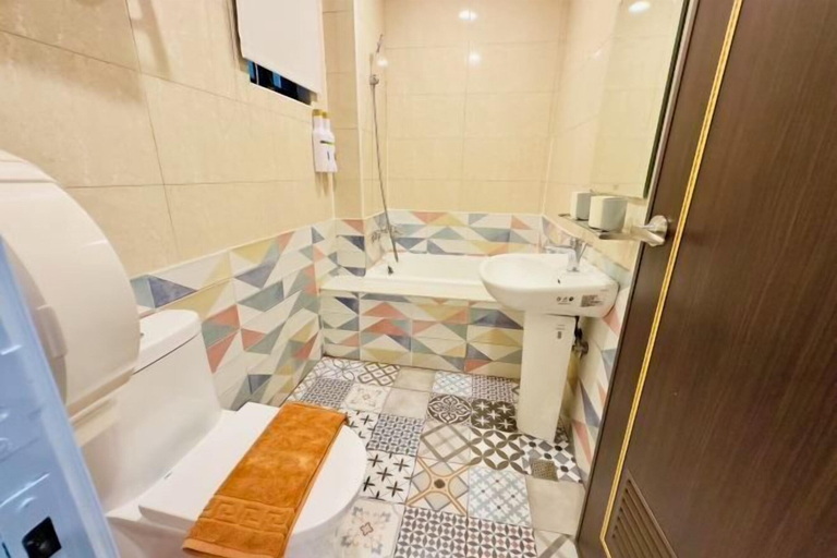 Bathroom 4, Sun Shine Bed and Breakfast, Pingtung