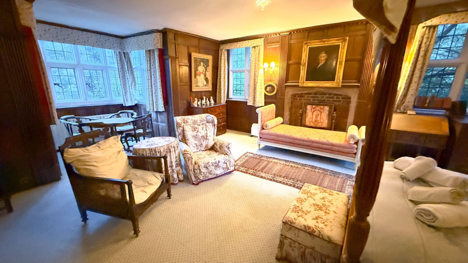 Room 3, Haremere Hall in Etchingham, East Sussex