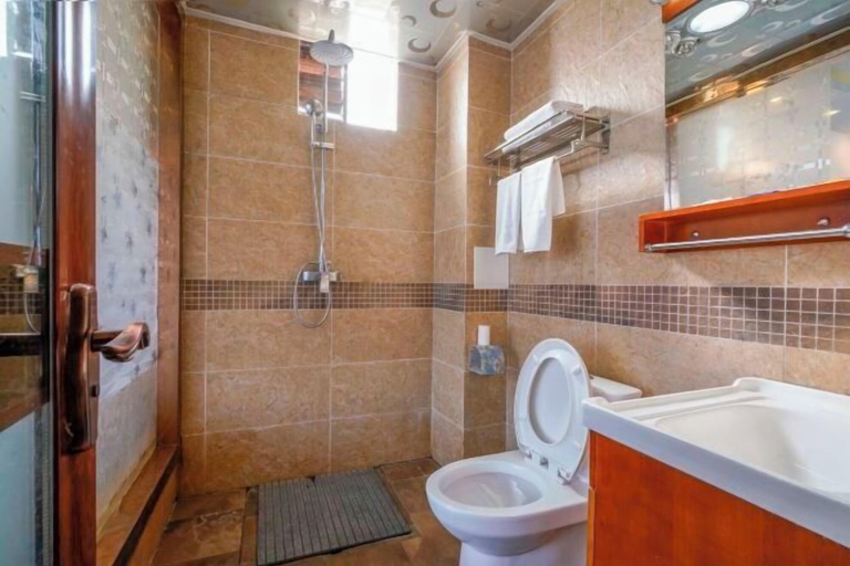 Bathroom 2, Lijiang cloud color · July time Inn, Lijiang