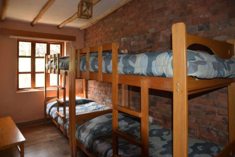 Room 2, w Spacious 5BR Retreat Pool BBQ Games, Huarochiri