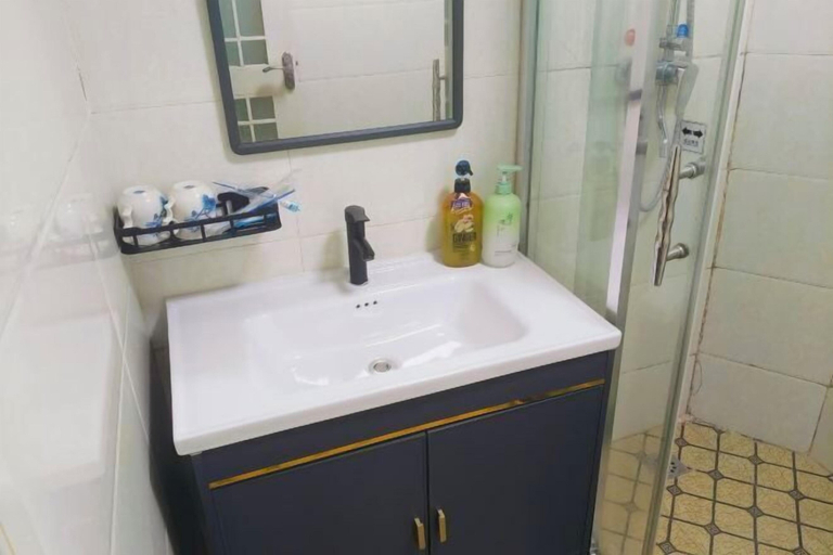 Bathroom 4, A Good Year, Xiangxi Tujia and Miao
