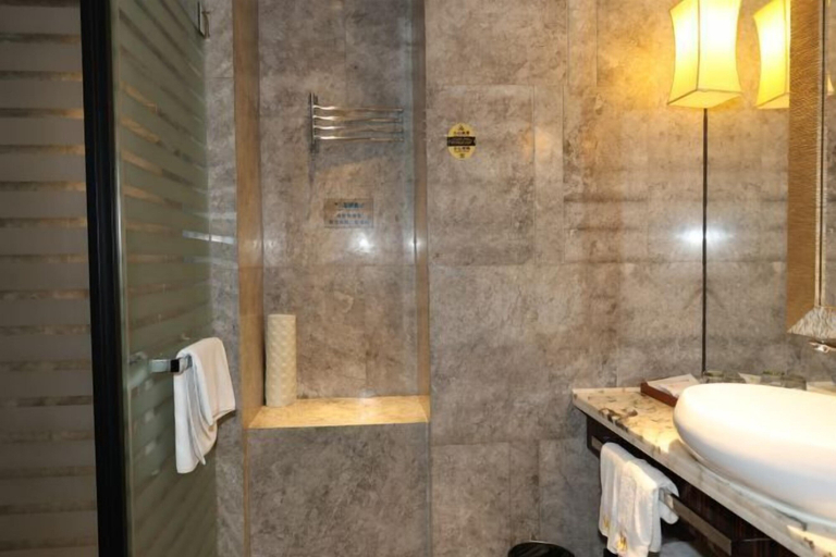 Bathroom 4, Dongfang Mingyuan Hotel, Heyuan