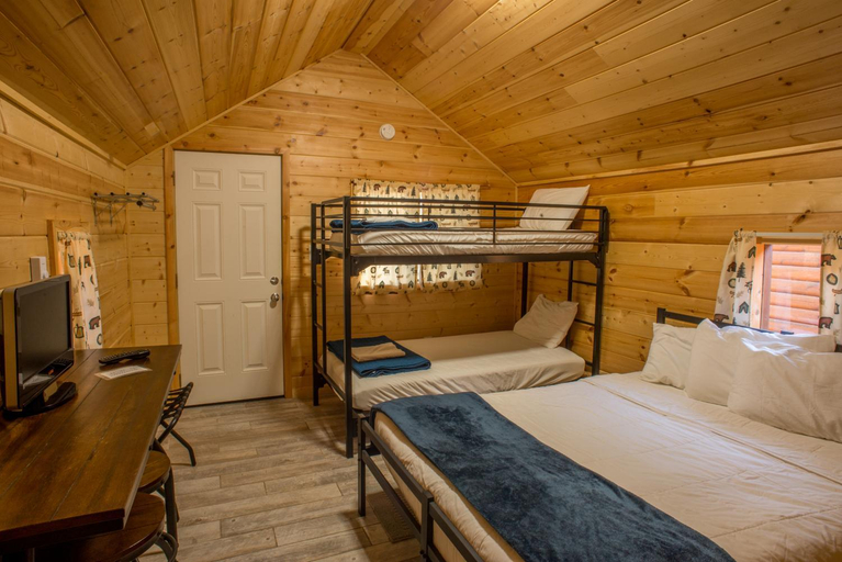 Bedroom 2, HTR Black Hills Resort, Pennington
