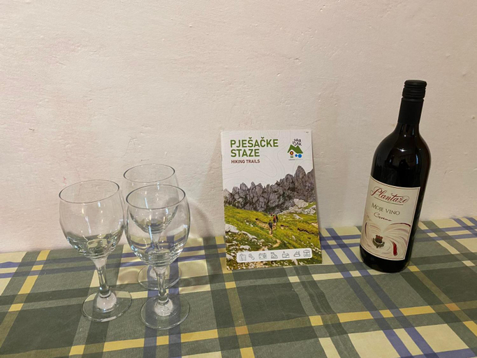Food & Drinks 5, Family farm Jezera