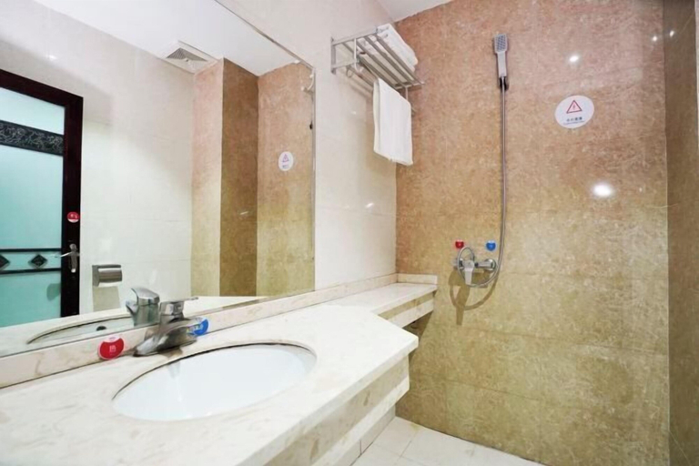 Bathroom 4, Zixing Dada Business Hotel, Chenzhou
