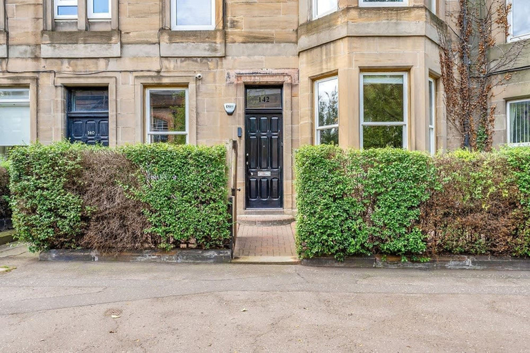 Room 2, Stylish Elegance in City s Heart, Edinburgh