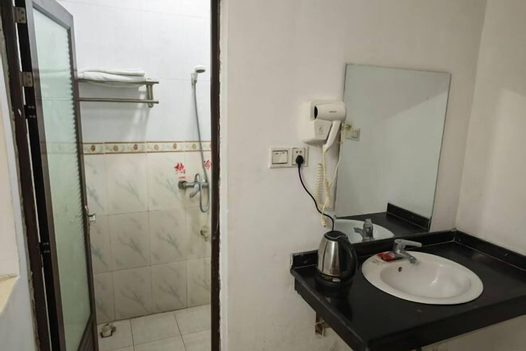 Bathroom 3, Dongxing Sijibianjie Hotel, Fangchenggang