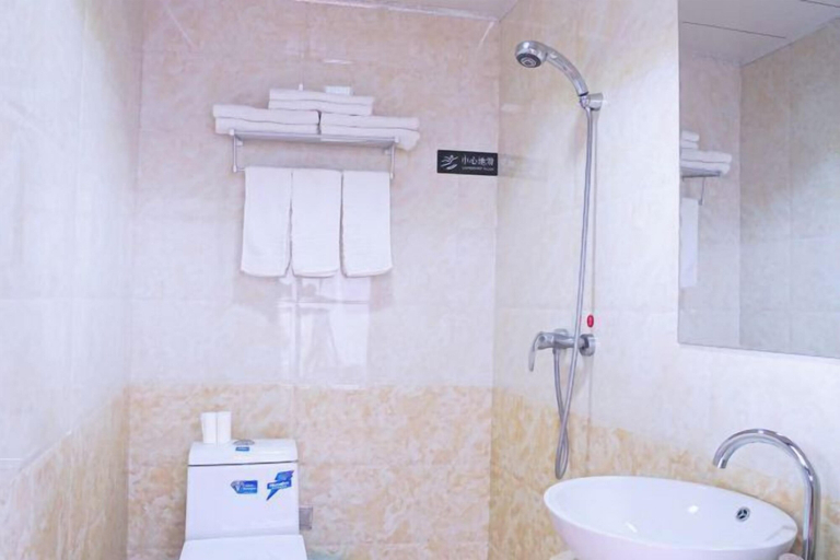 Bathroom, Moerdaoga Yunhai Hotel, Hulunbuir