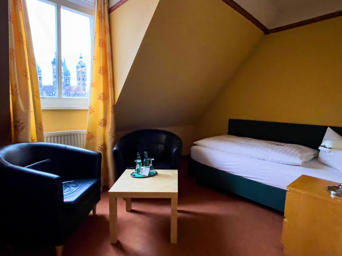 Bedroom 2, Hotel Zur Alten Schmiede, Burgenlandkreis