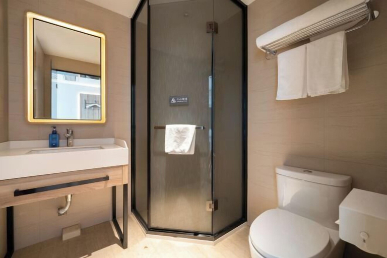 Bathroom 3, HanTing Hotel (Xiamen Airport Wuyuan Bay), Xiamen