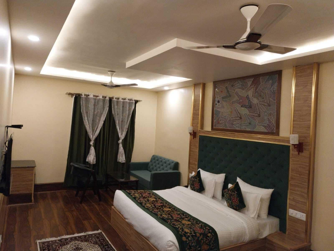 Bedroom 4, KRIMZON MANOR, Srinagar