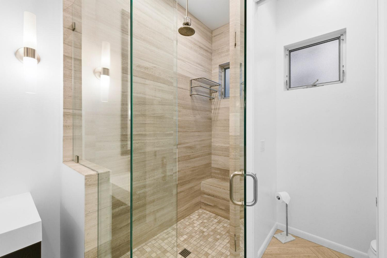Bathroom 3, Haines Luxury Dream Home - Bay Views, Rooftop, Fire Pit & AC, San Diego