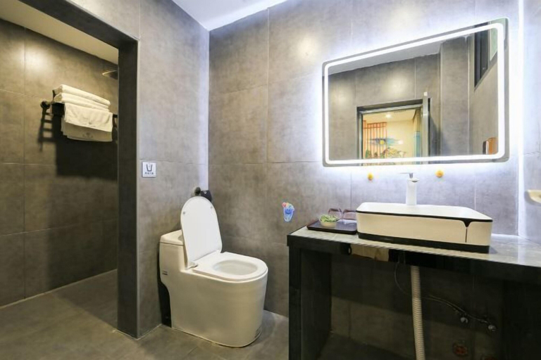 Bathroom 5, Zhen'Gan Club, Xiangxi Tujia and Miao