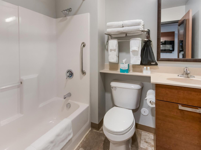 Bathroom 4, Lamies Inn & The Old Salt Tavern, Rockingham