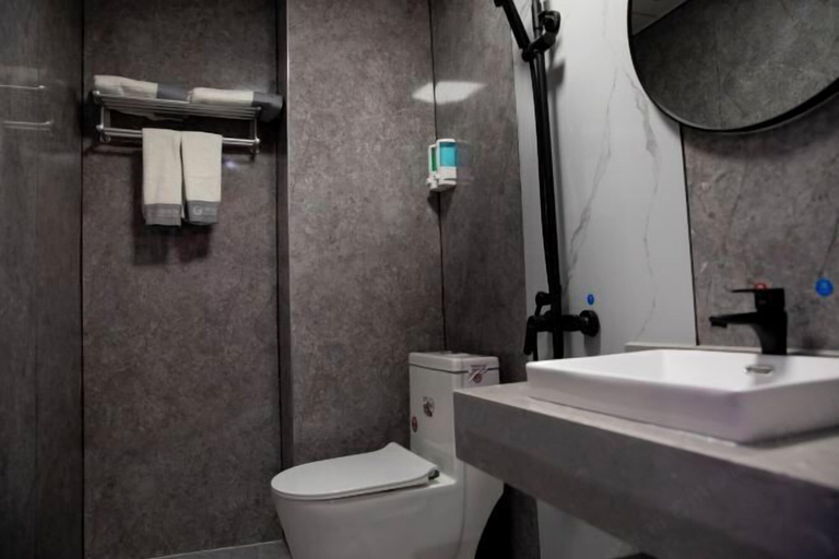 Bathroom 2, Meilan Haiyue Hotel, Haikou