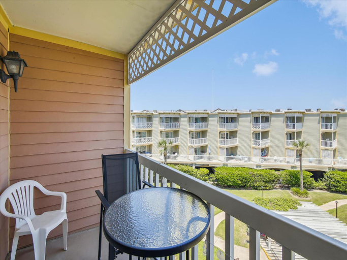 Others 3, Victorian 5302- Oceans Away, Galveston