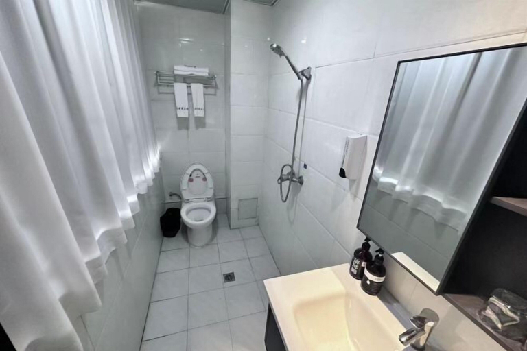 Bathroom 2, Sherage Hotel, Leshan