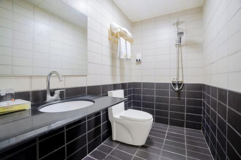 Bathroom 3, Zihong Hotel, Yuxi