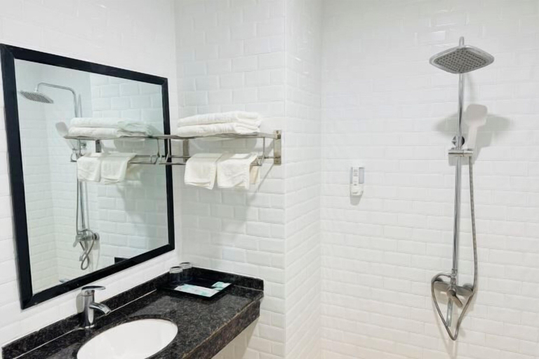 Bathroom 3, Juntailai Hotel, Hainan