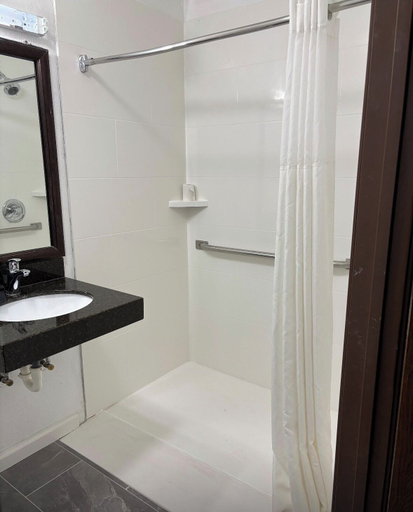 Bathroom 5, Simply Home Inn & Suites, Crawford