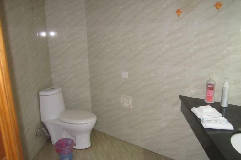 Bathroom 3, Wenfeng Hostel, Huangshan