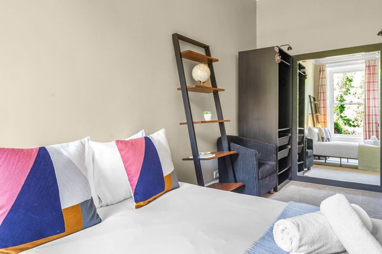 Room 3, Stylish Elegance in City s Heart, Edinburgh