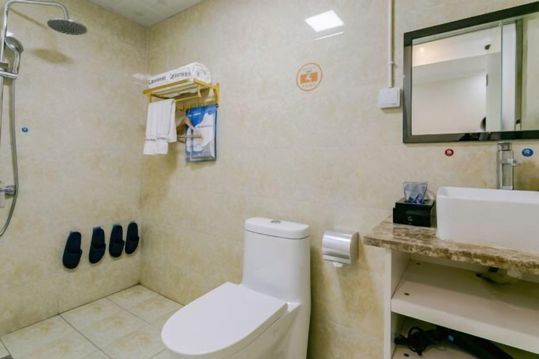 Bathroom 3, Kaibin Four Seasons Hotel, Meishan