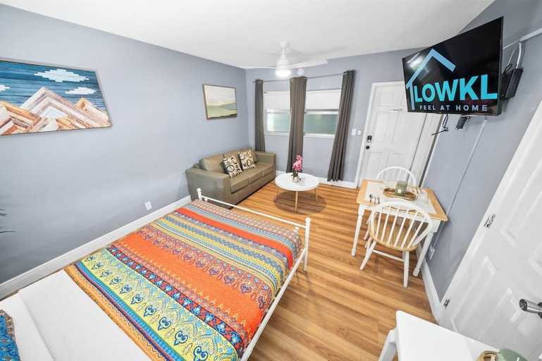 Bedroom 1, Sea Steps Suites, Broward