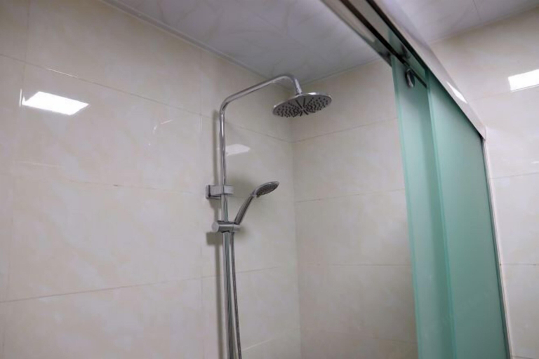 Bathroom 5, Shangluo Old Beijing Hotel, Shangluo