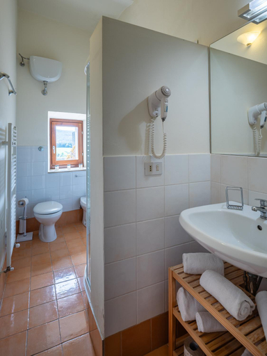 Bathroom 5, Rooms and Wine al Castello, Siena
