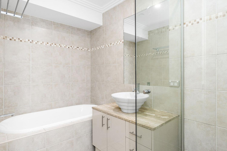 Bathroom 4, James Cook Apartments, Byron