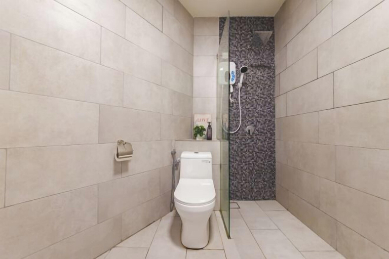 Bathroom 3, Charis Seaview Suites at The Shore Kota Kinabalu, Kota Kinabalu