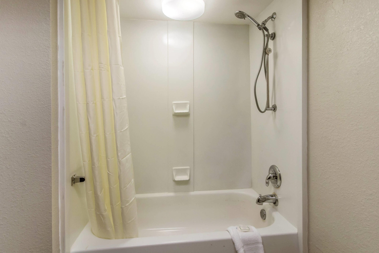 Bathroom 4, Clarion Hotel Jackson Northwest, Madison